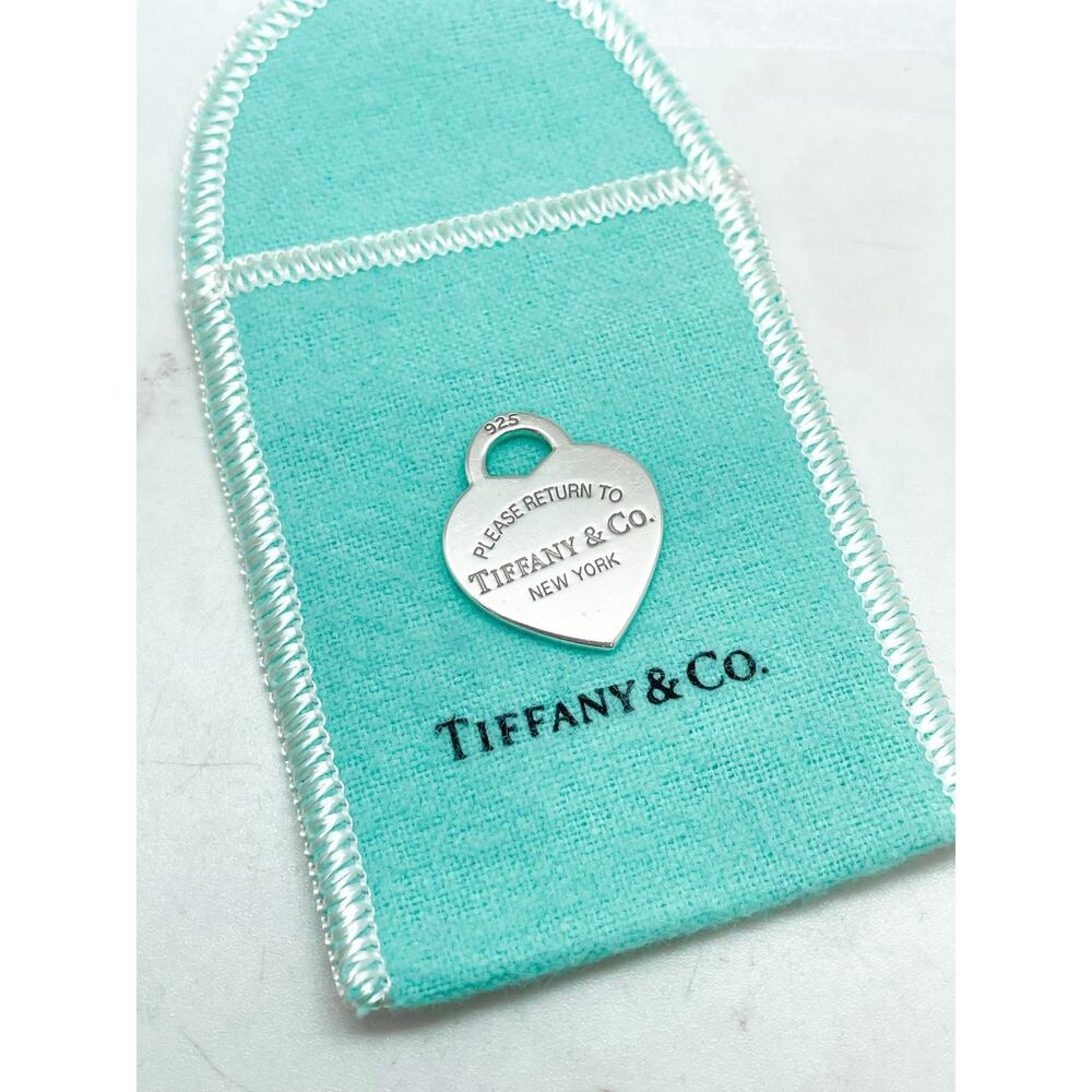 Tiffany & Co. Return to Tiffany Medium Heart Charm Pendant Sterling Silver - Picture 5 of 5